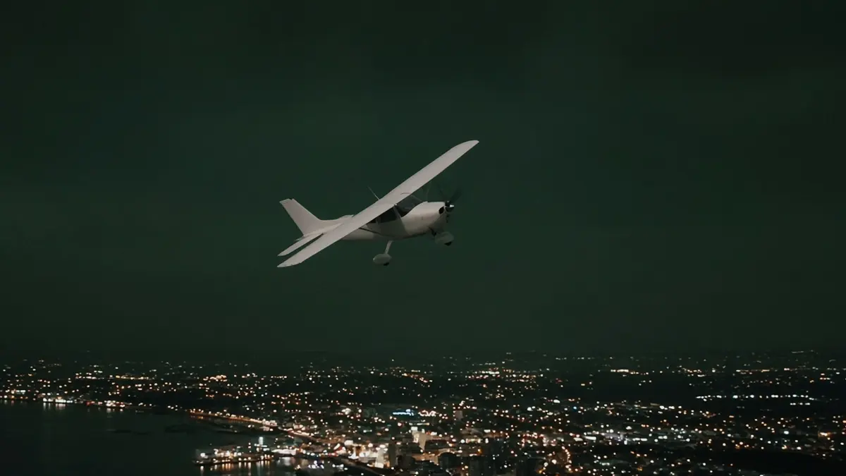 A light aircraft over a night city opens the LakhBet Aviator page.