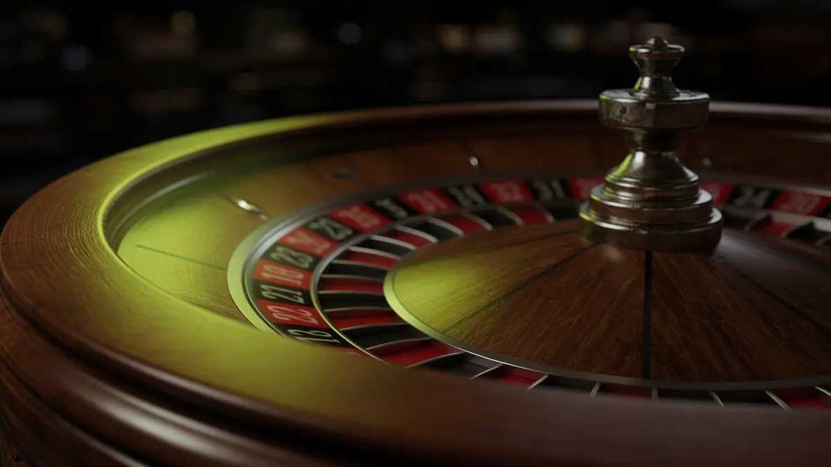 A wooden roulette wheel opens the LakhBet Lightning Roulette page.